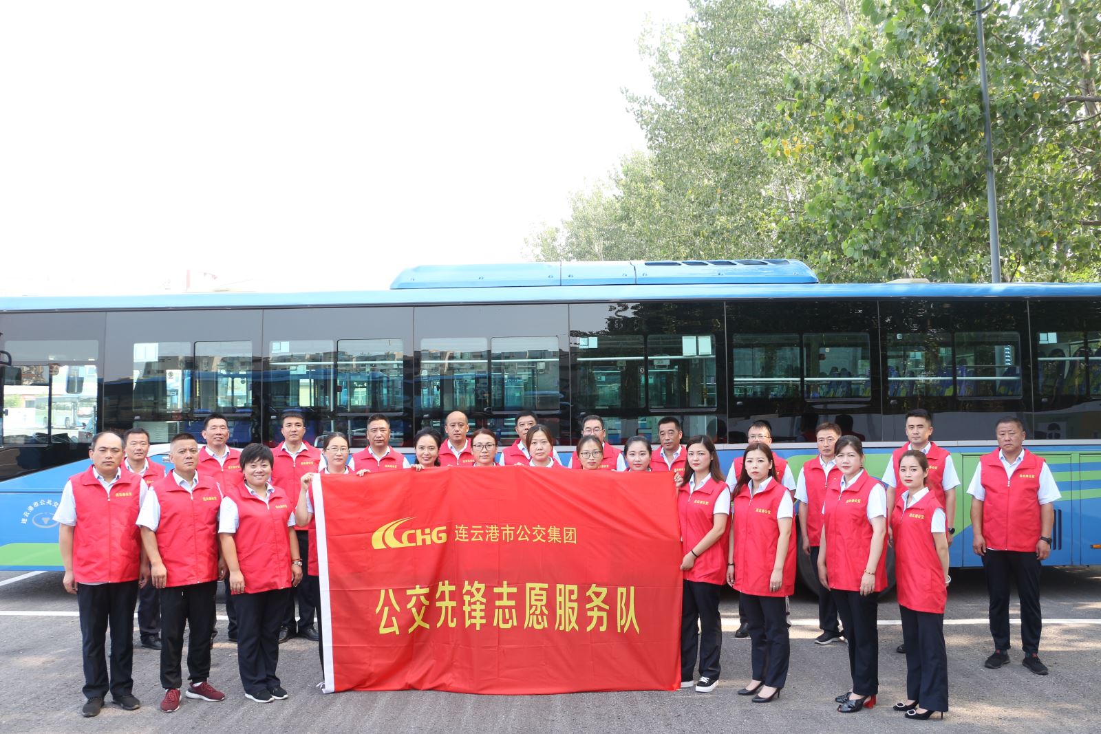 公交集團(tuán)公交事業(yè)一部開展“美麗城市，建設(shè)有我”主題黨日活動